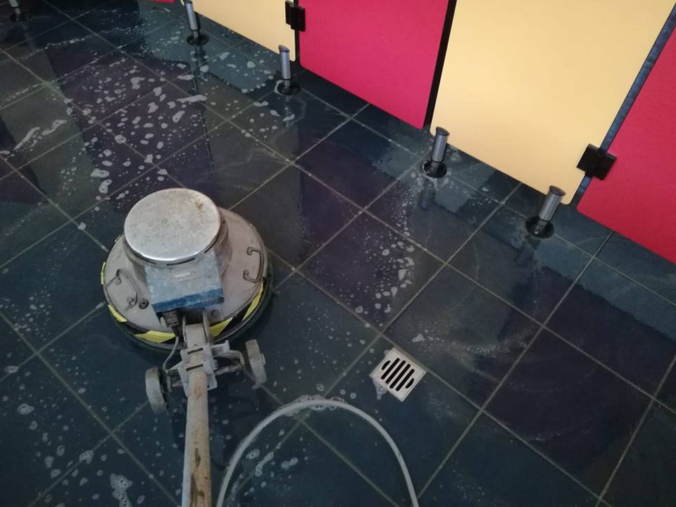 pulizia professionale pavimenti