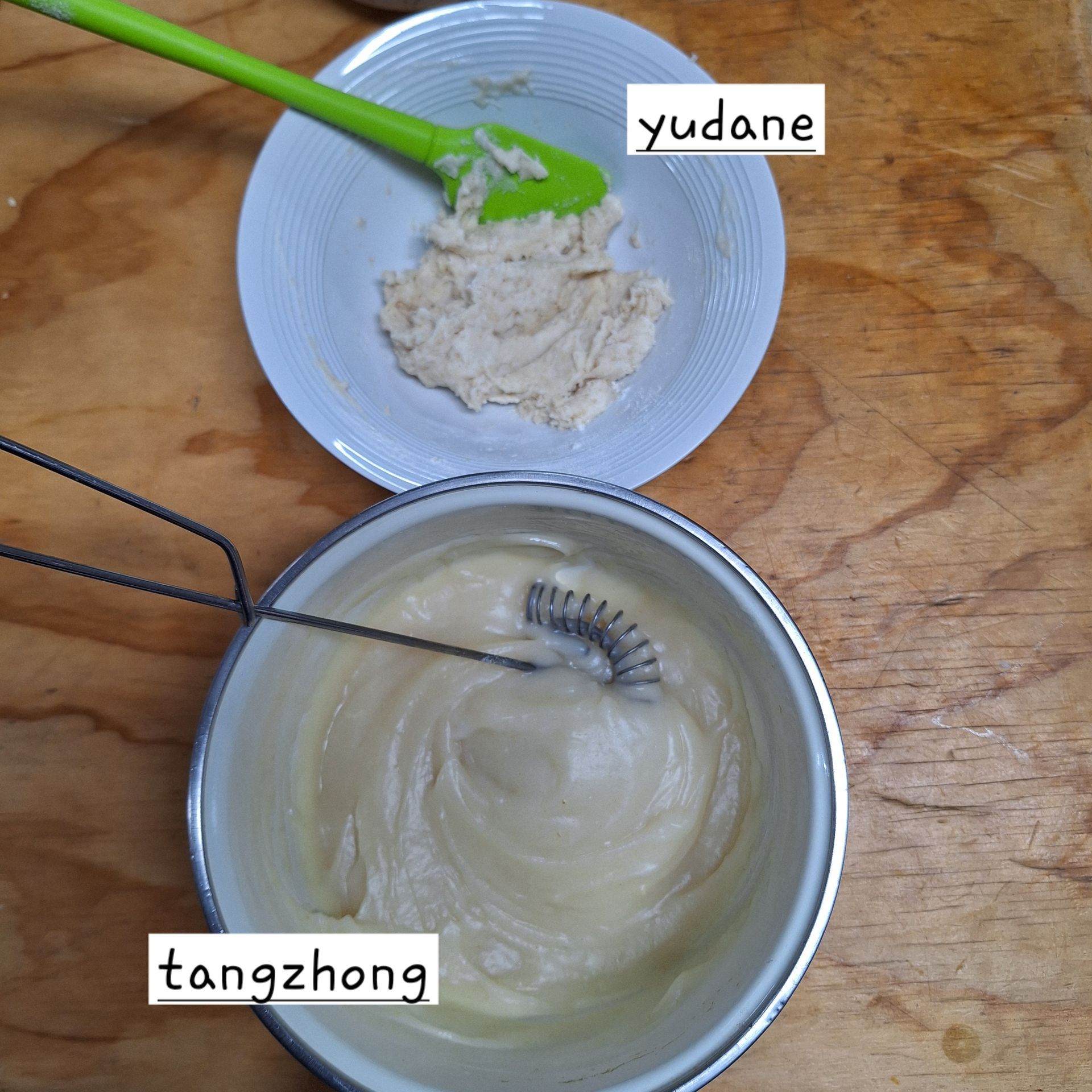 photo showing the difference between a  tangzhong and Yudane