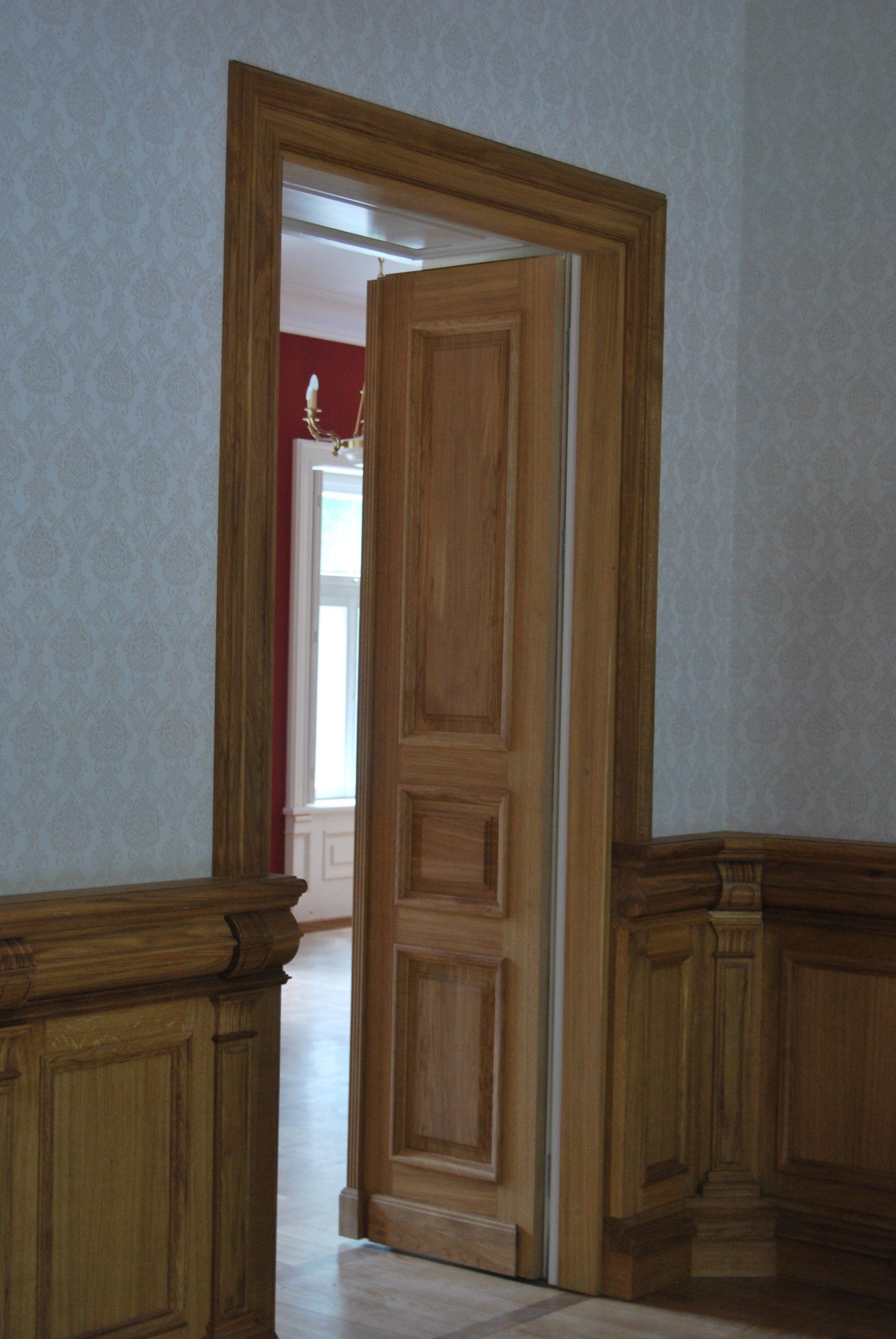 Medinės vidaus durys