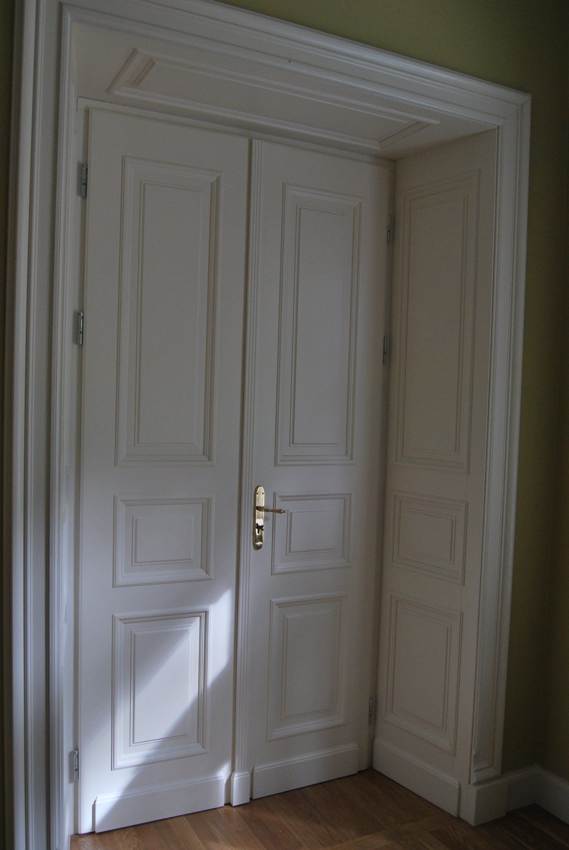 Medinės vidaus durys