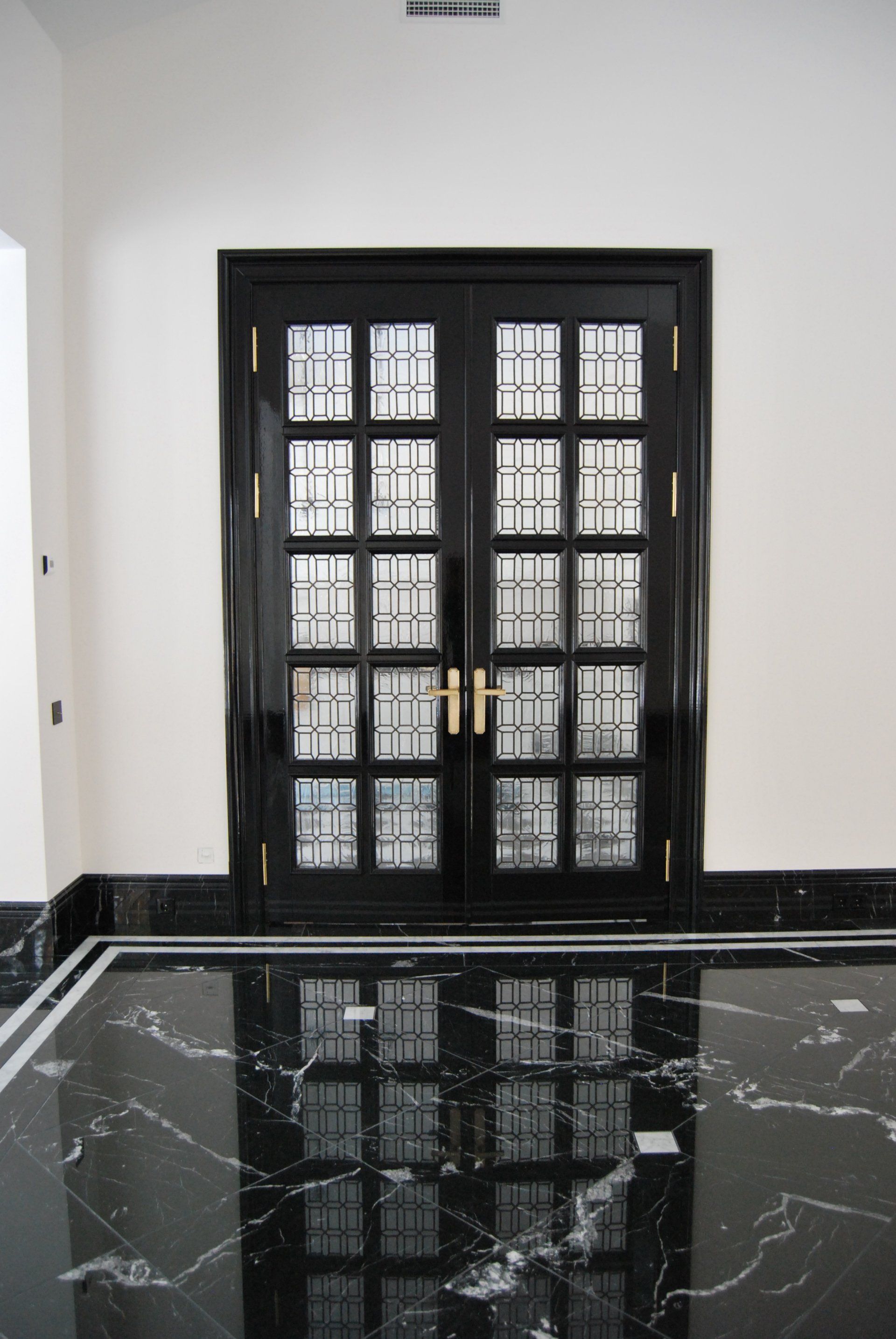 Medinės vidaus durys