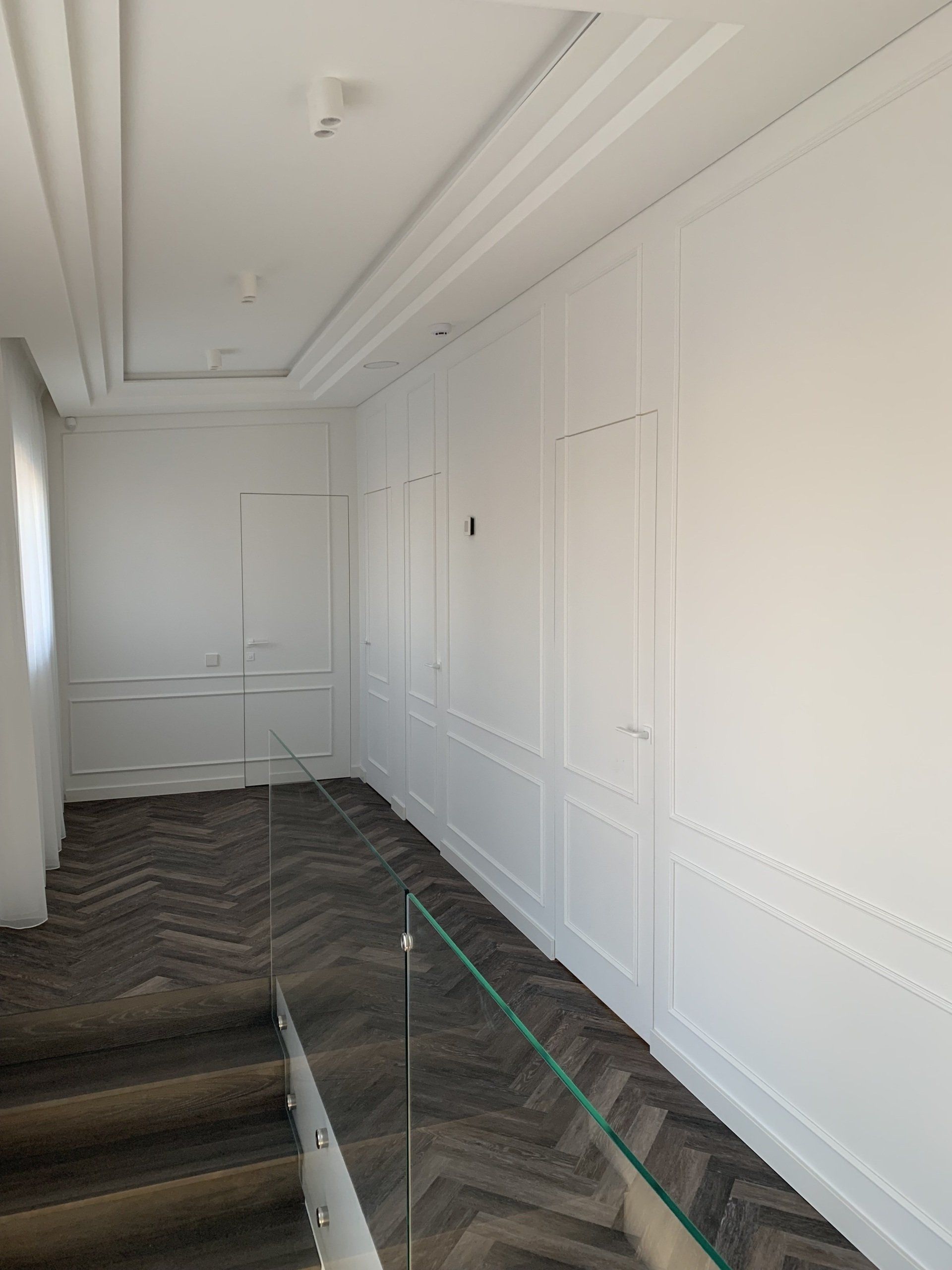 Nematomos vidaus durys