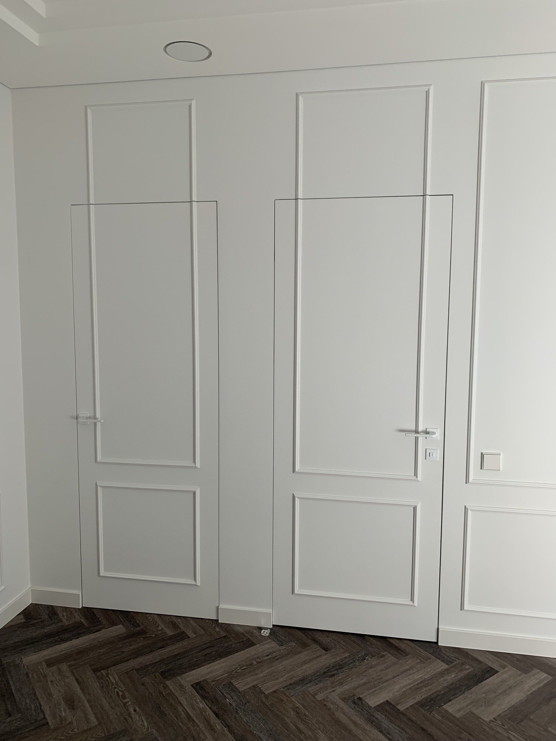 Nematomos vidaus durys