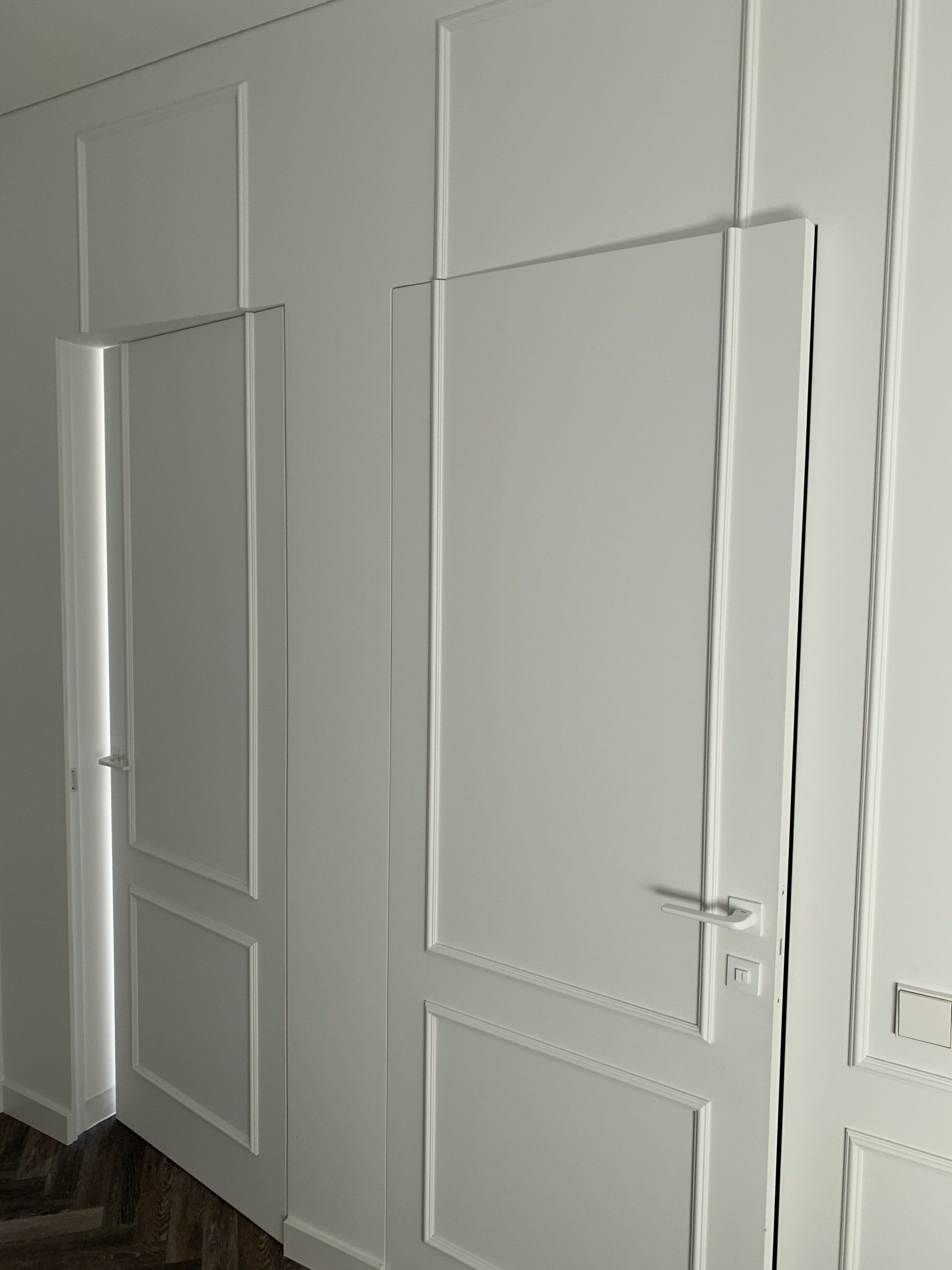 Nematomos vidaus durys