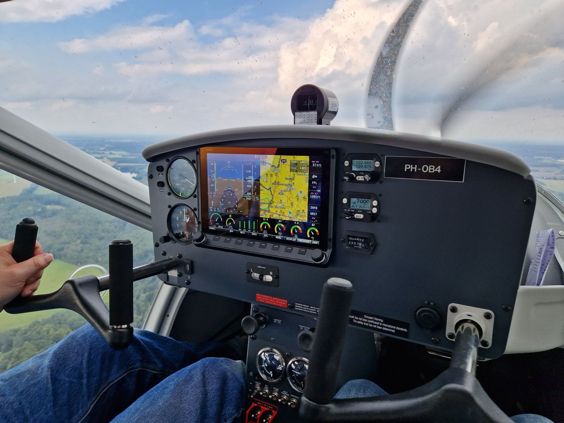 PH-0B4 met de Dynon Skyview HDX