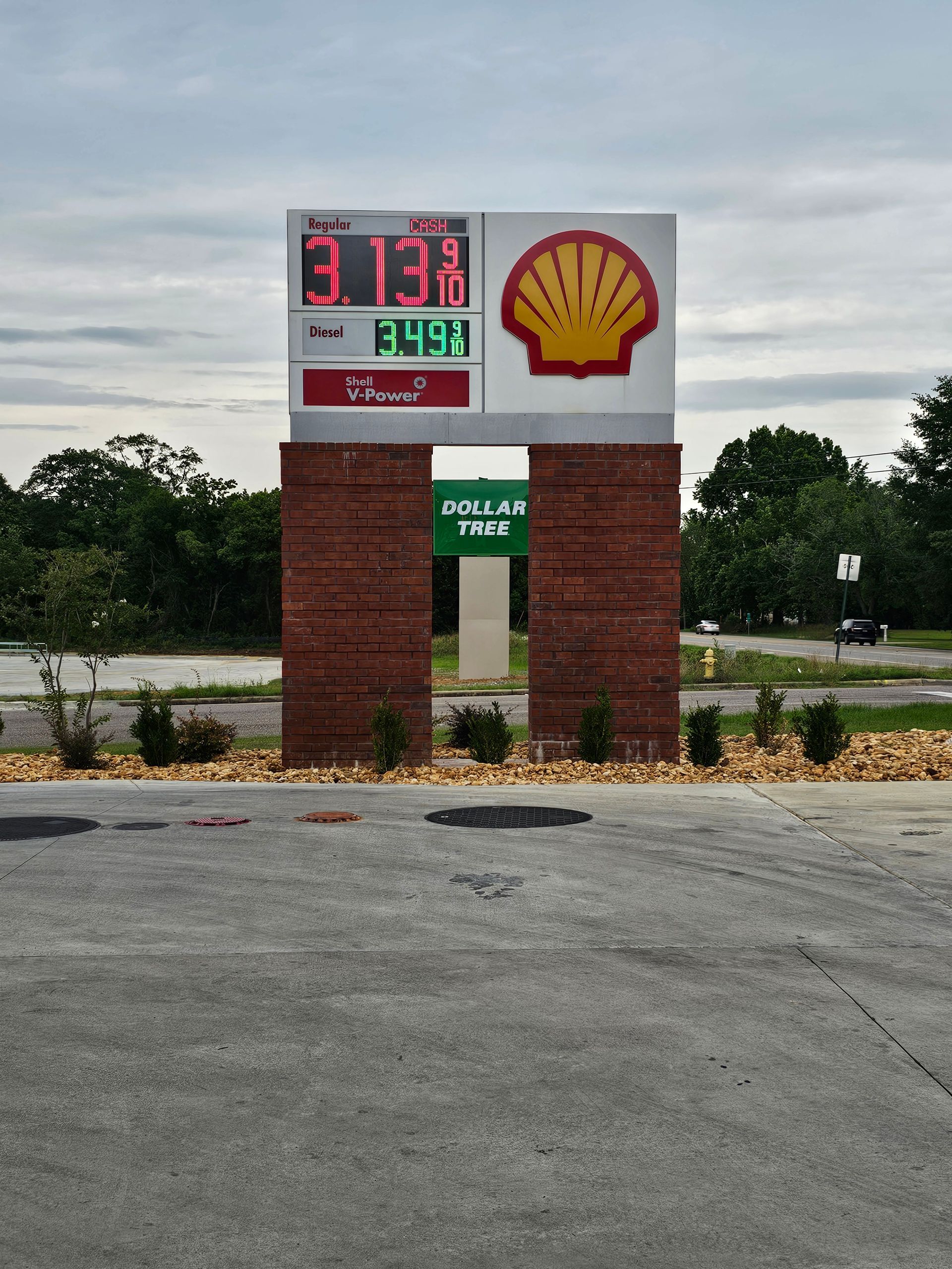 A gas station with a sign that says shell on it