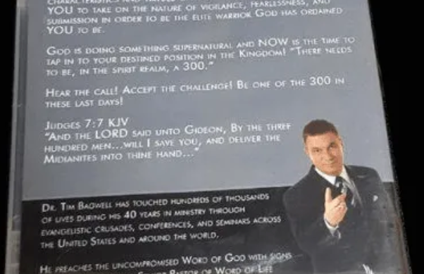 A man in a suit and tie is holding a cell phone.