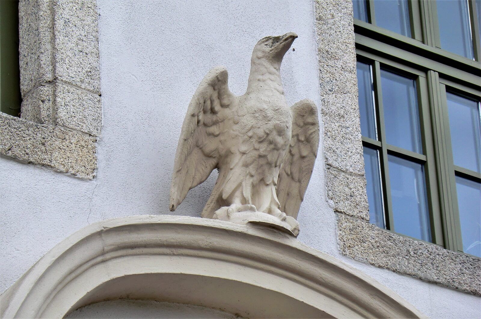 Rittergut Adlershof Umweltzentrum Oberlauterbach Vogtland NUZ - Adlerstatue © Jens Reiher