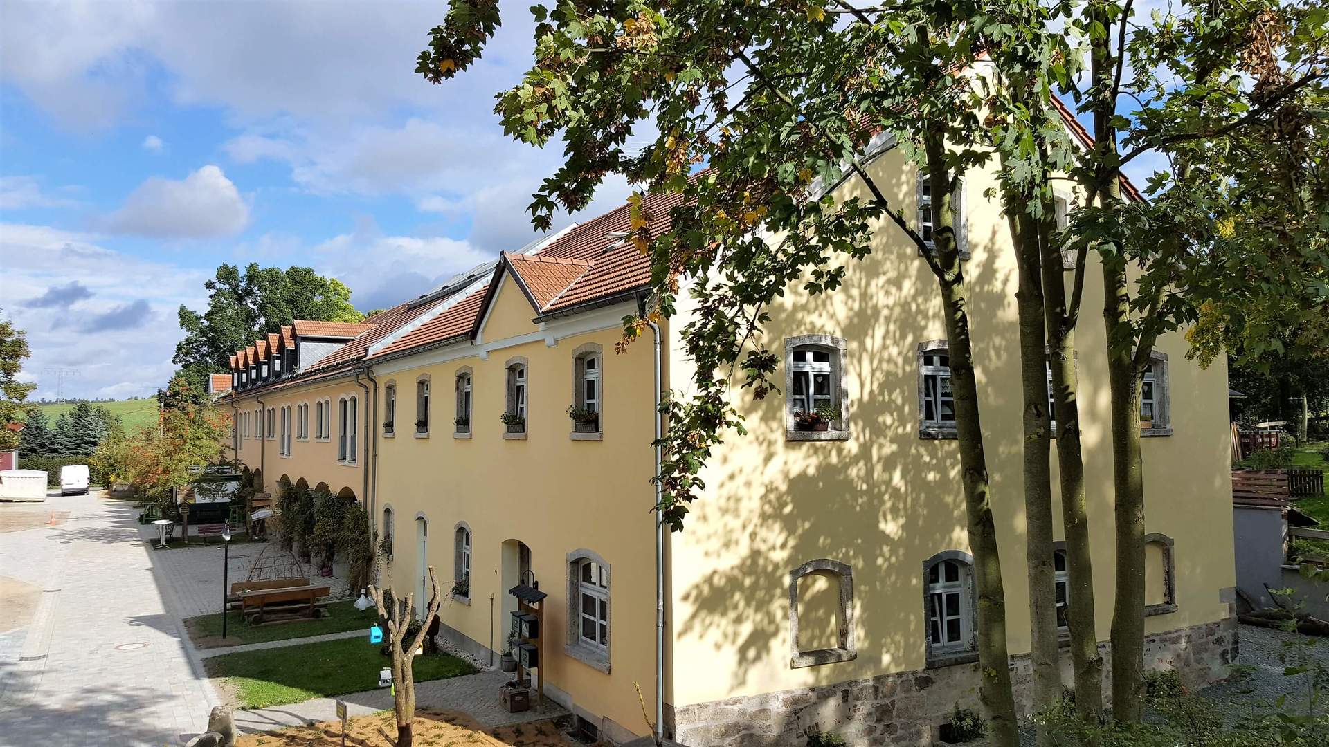 Rittergut Adlershof Umweltzentrum Oberlauterbach Vogtland NUZ - Blick zur Hofstub © Jens Reiher