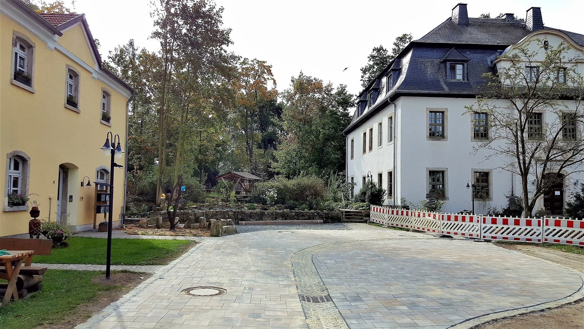 Rittergut Adlershof Umweltzentrum Oberlauterbach Vogtland NUZ - sanierte Hofdurchfahrt © Jens Reiher
