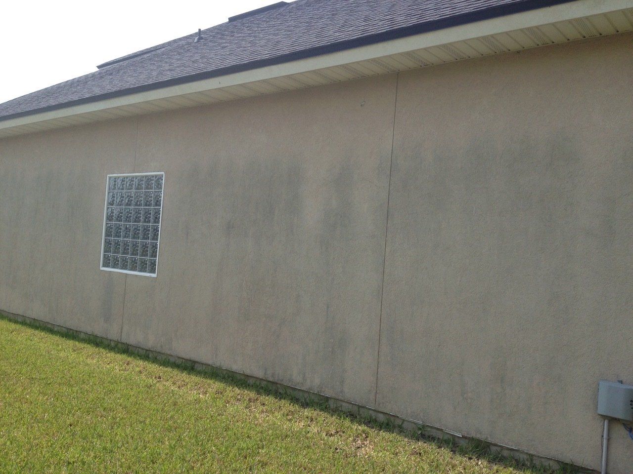 Stewart Pressure Cleaning Before pressure washing service of white house