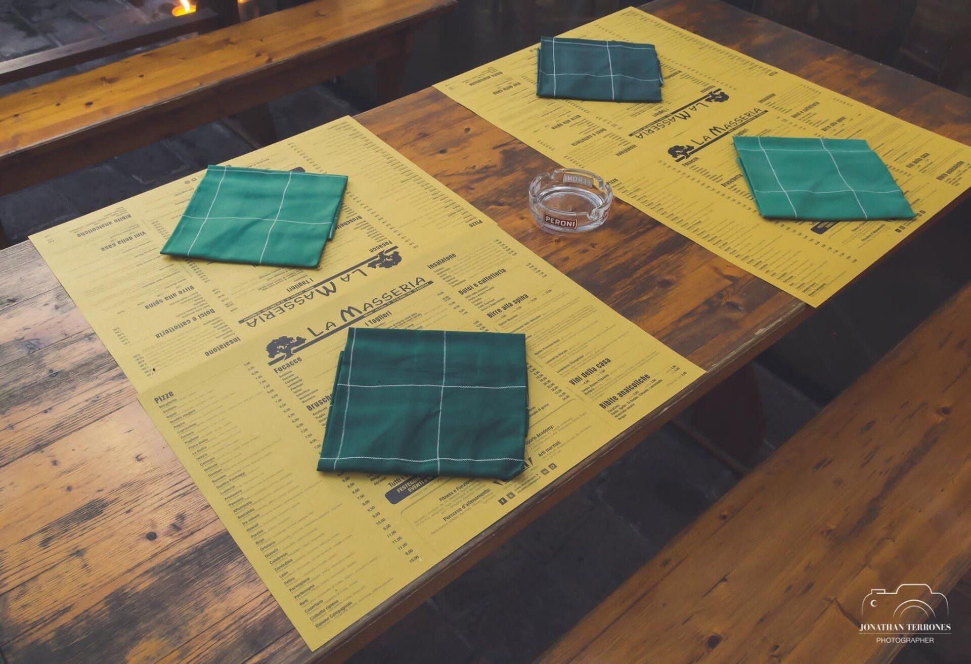 tovagliette gialle e verdi