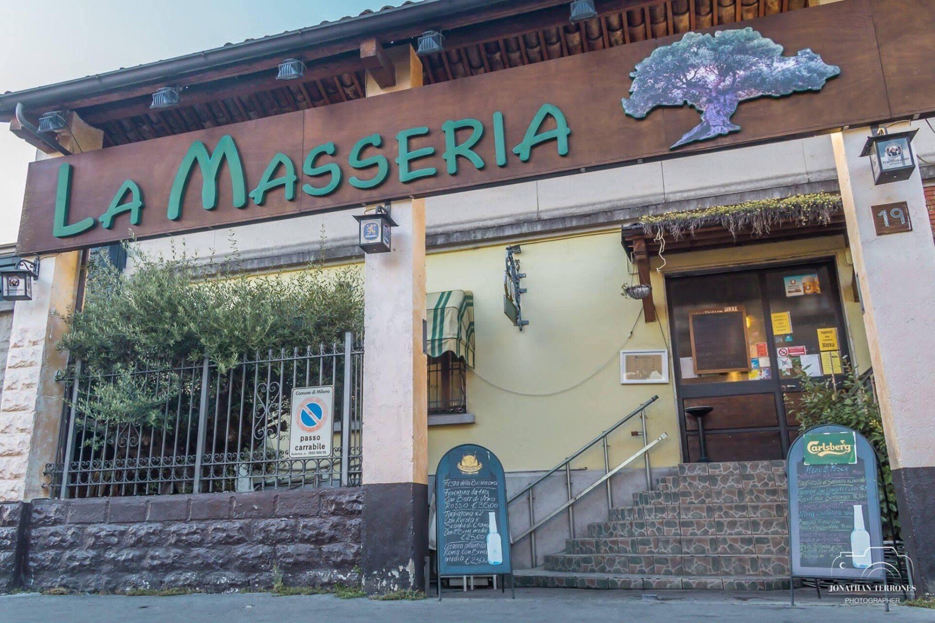 esterno del ristorante pizzeria La Masseria