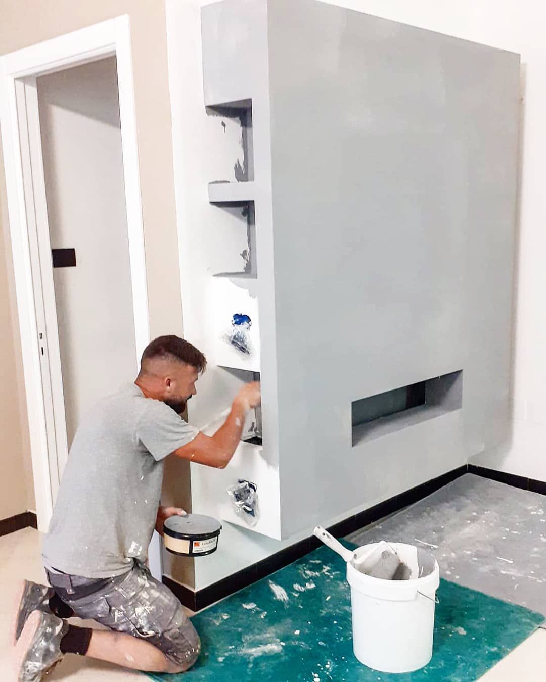 Scavo di un pozzo d'acqua naturale