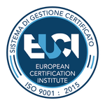 Logo della certificazione EUCI ISO 9001:2015: sigillo blu scuro con testo e logo bianchi. 