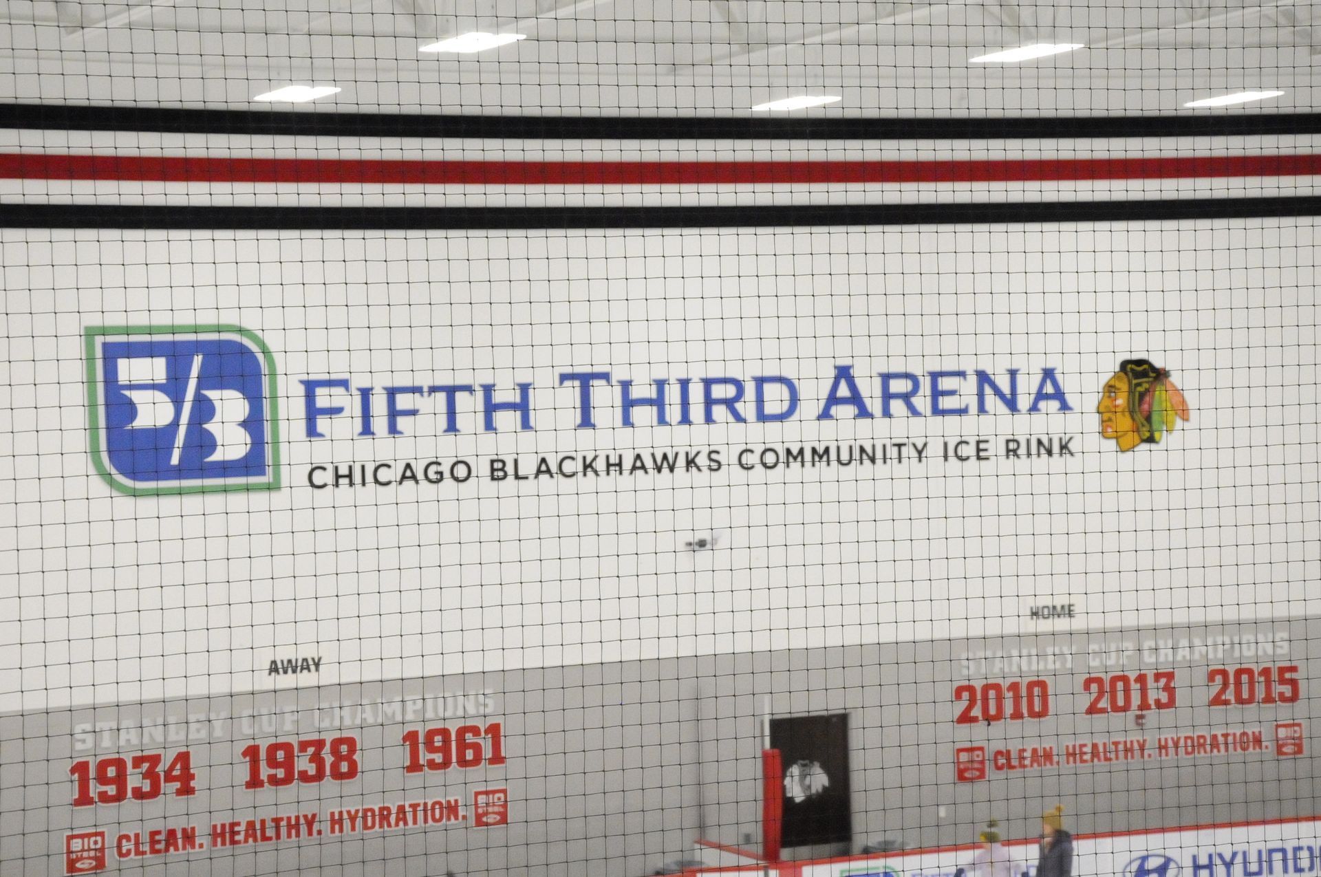 The fifth third arena chicago blackhawks community ice rink