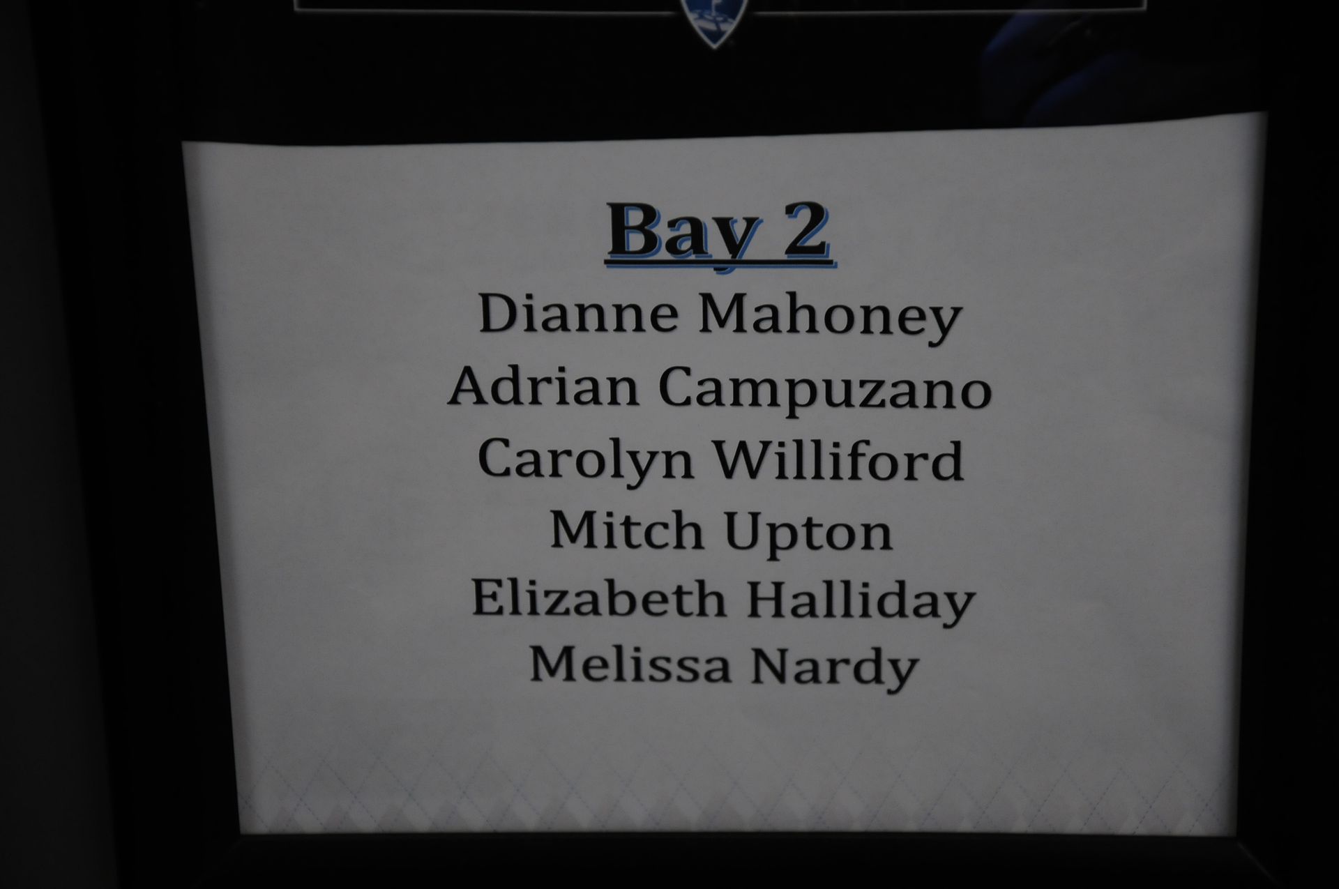 A sign that says bay 2 on it