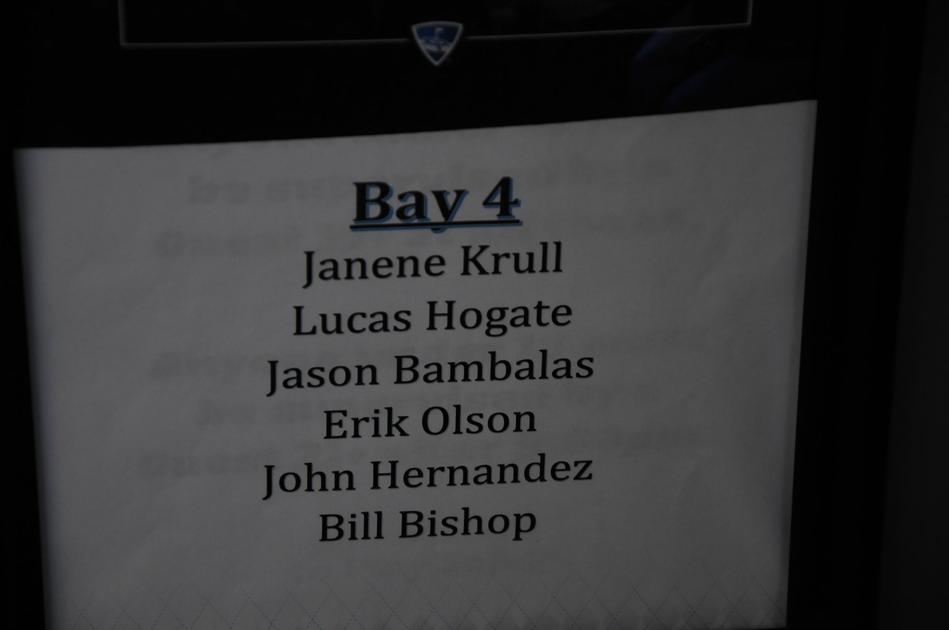 A sign that says bay 4 on it