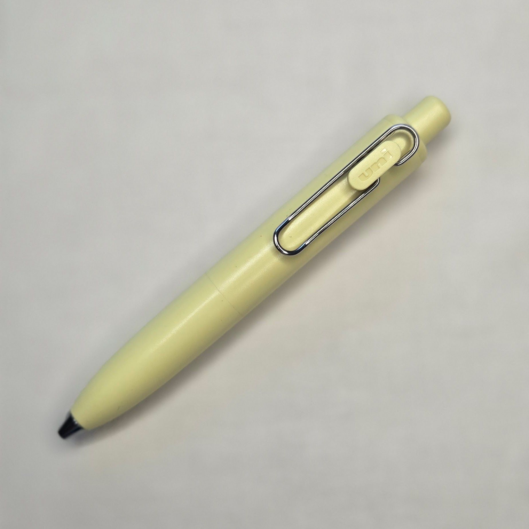 Uni-ball One P Gel Pen - 0.5 mm  Black Gel Ink / Banana (Yellow) body
