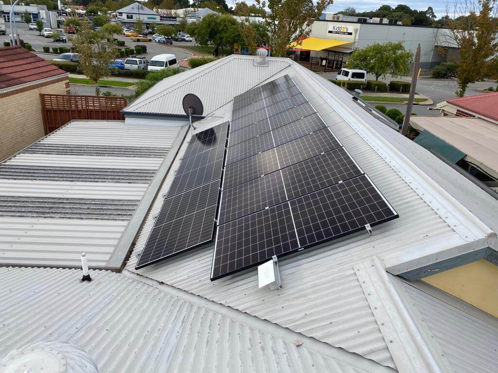 Home solar panel installing in perth