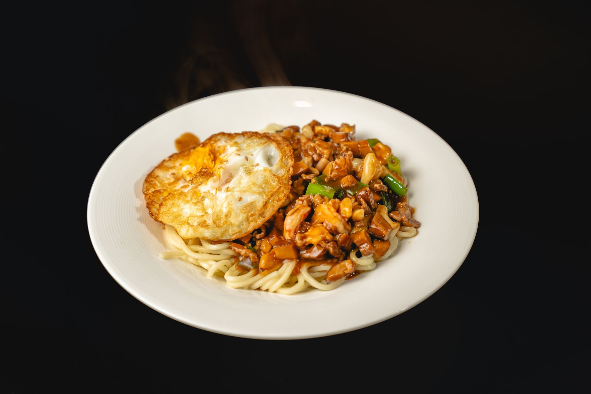 Spaghetti con carne e uovo