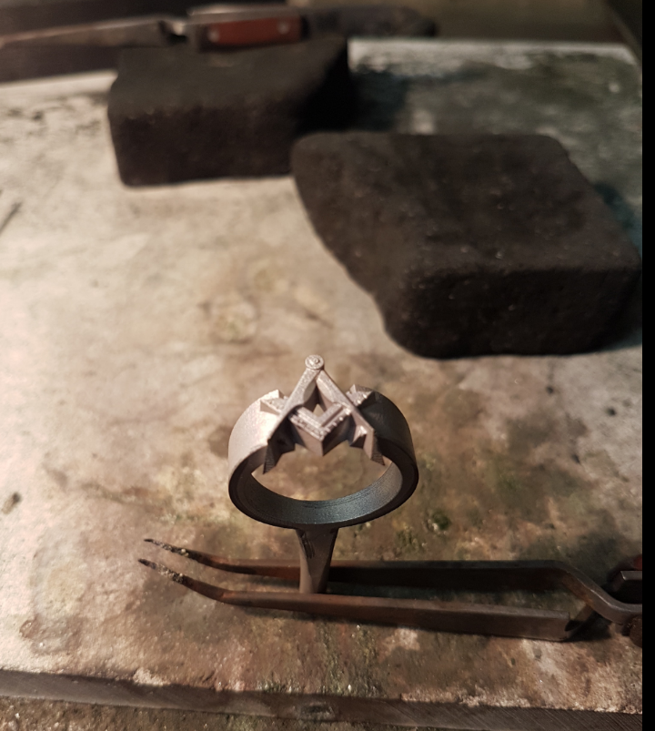 a star shaped design for ring