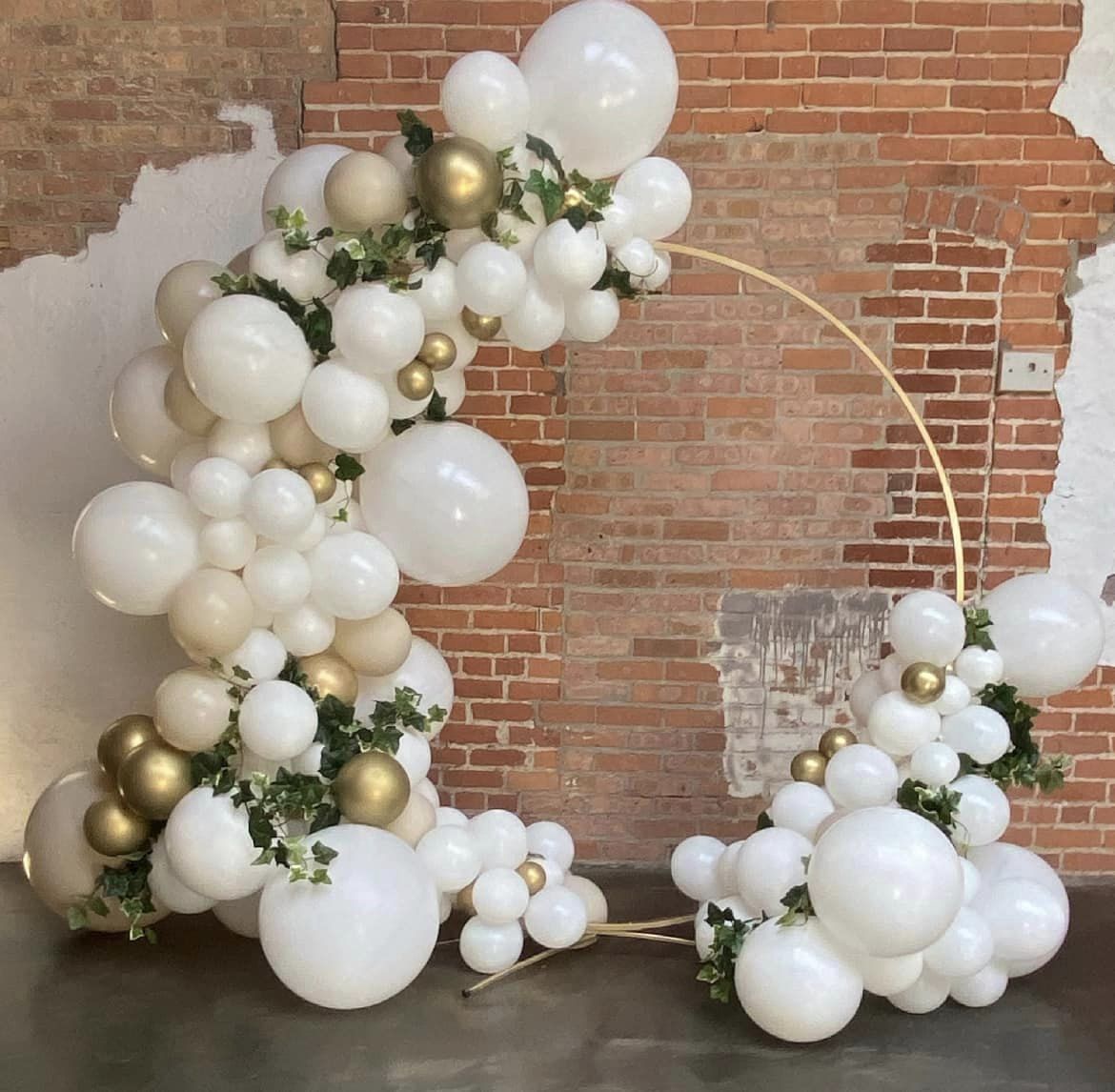 wedding balloons circle arch