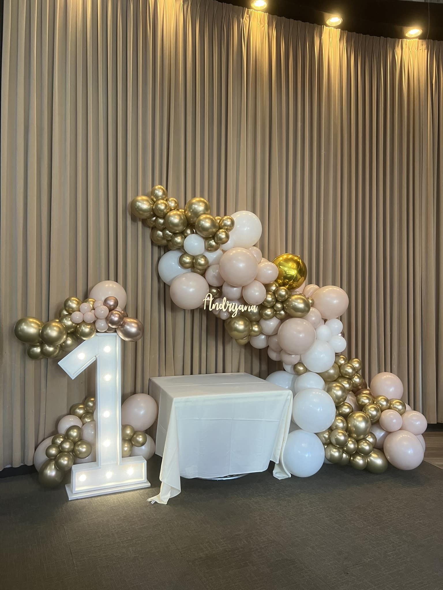 elegant first birthday balloon decorations