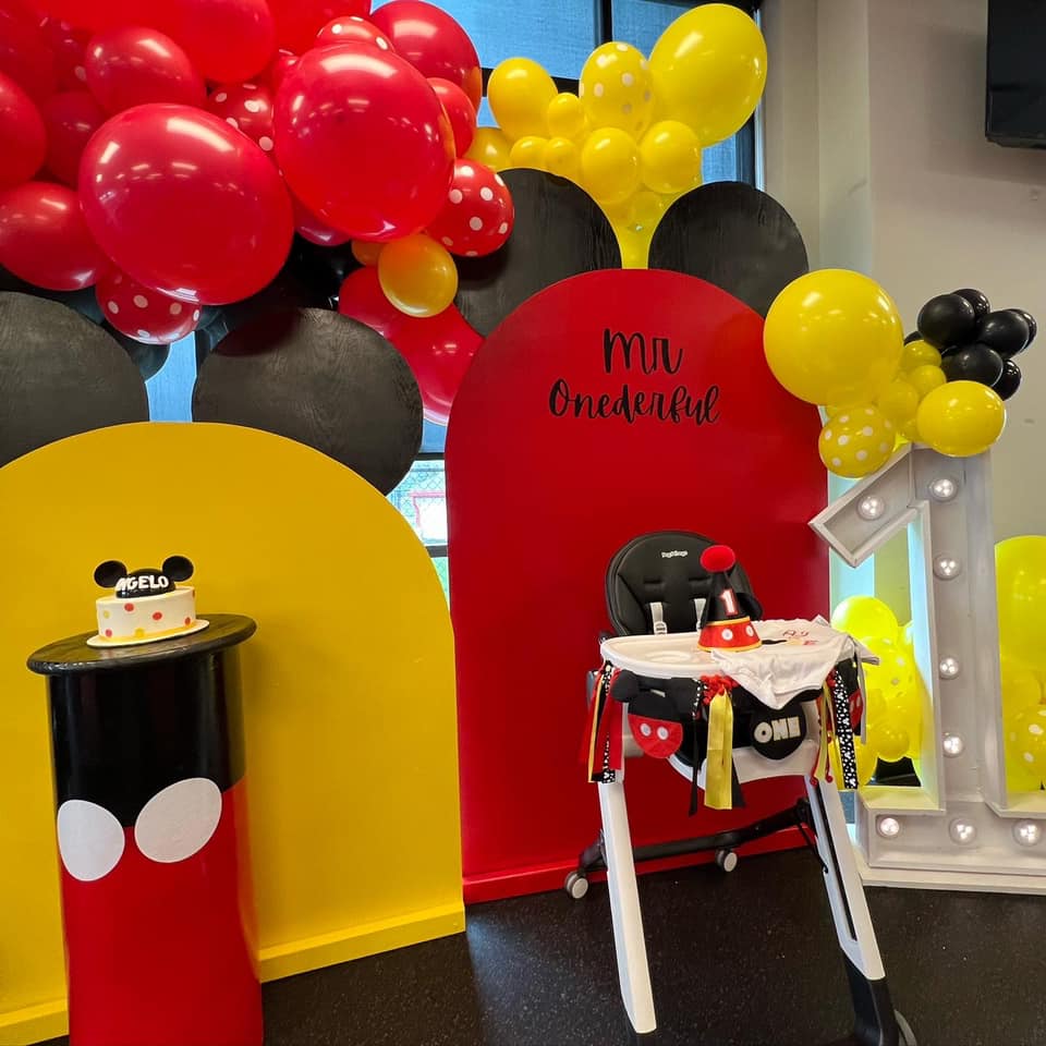 mr onederful mickey mouse balloon backdrop