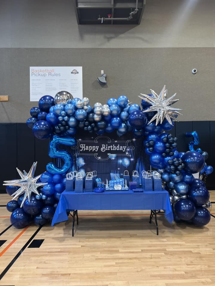 blue birthday party balloons
