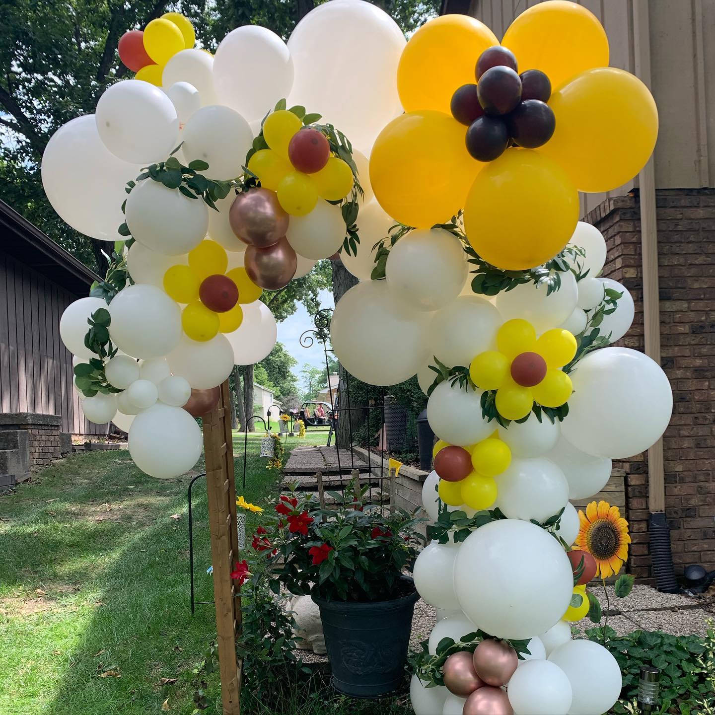 sunflower balloon garland