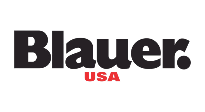 Logo Blauer USA con la scritta "Blauer" in nero e "USA" in rosso.