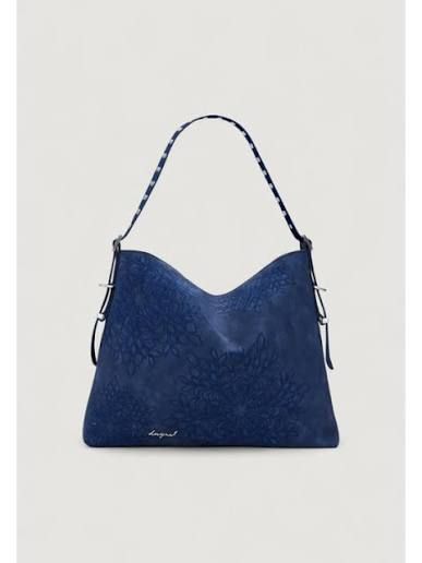 Borsa a tracolla in pelle blu con superficie testurizzata e manico intrecciato.