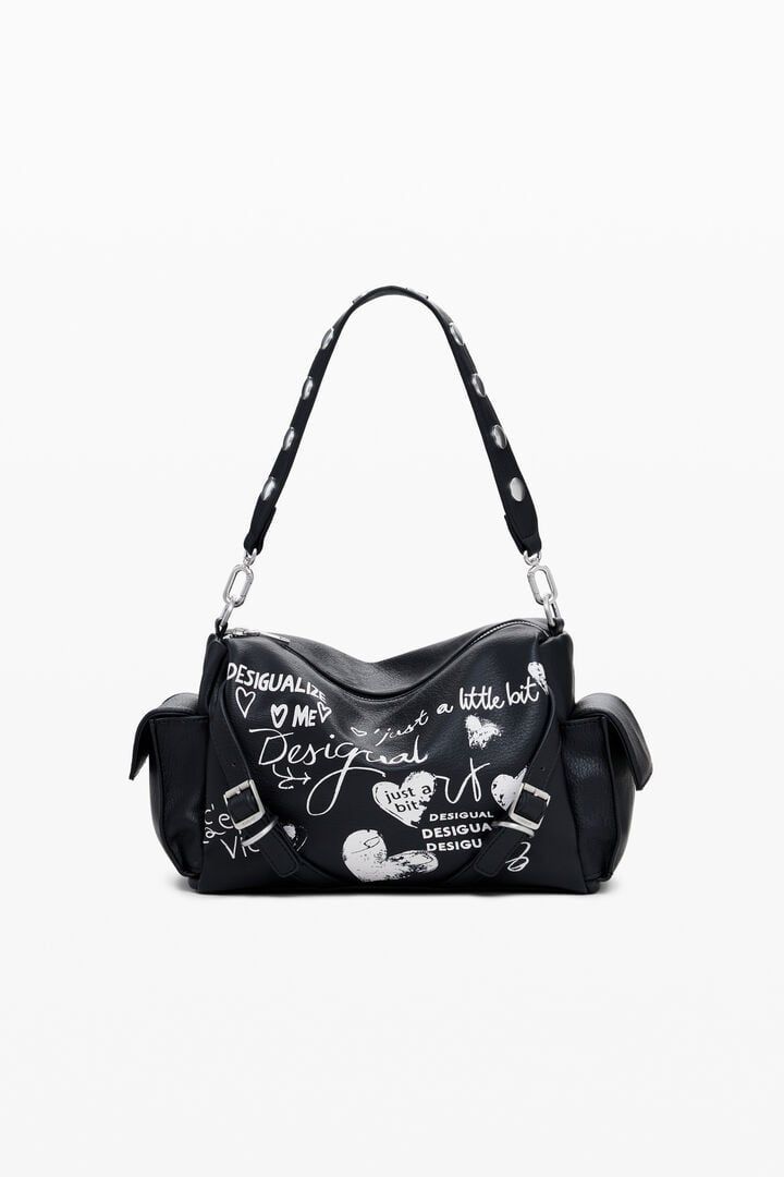 Borsa a tracolla Desigual nera con testo bianco in stile graffiti e grafica a forma di cuore.