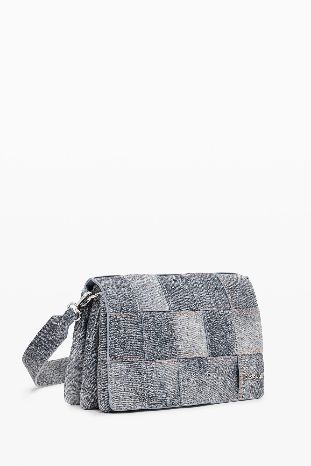 Borsa a tracolla in tessuto intrecciato blu e grigio con tracolla regolabile.