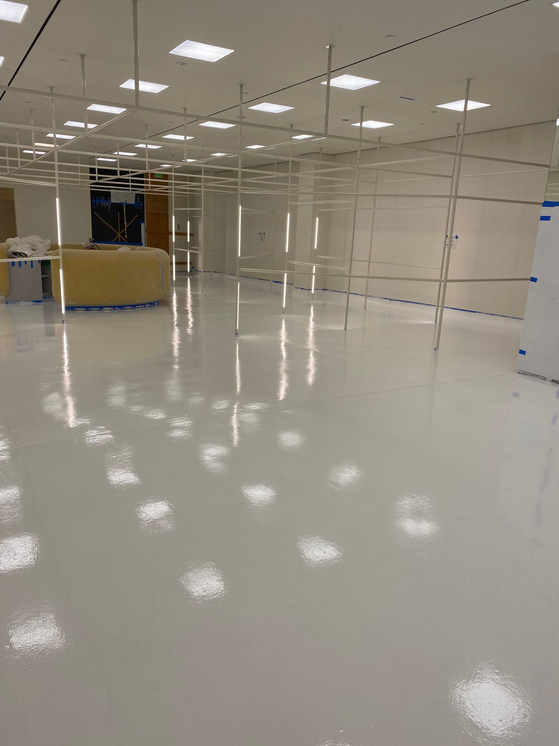 A large empty room with white floors and ceilings