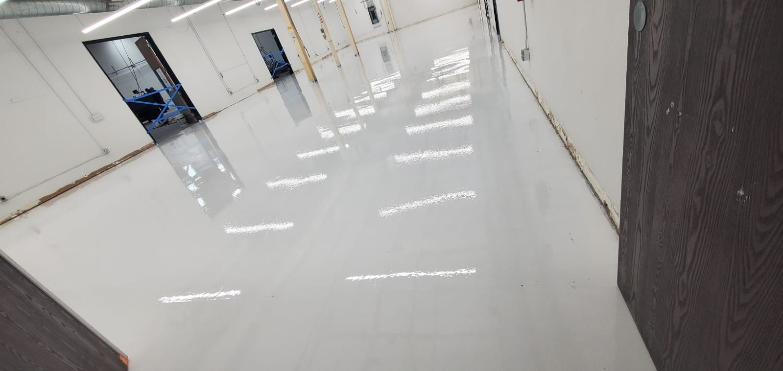 A white floor in a room with a lot of lights on it.