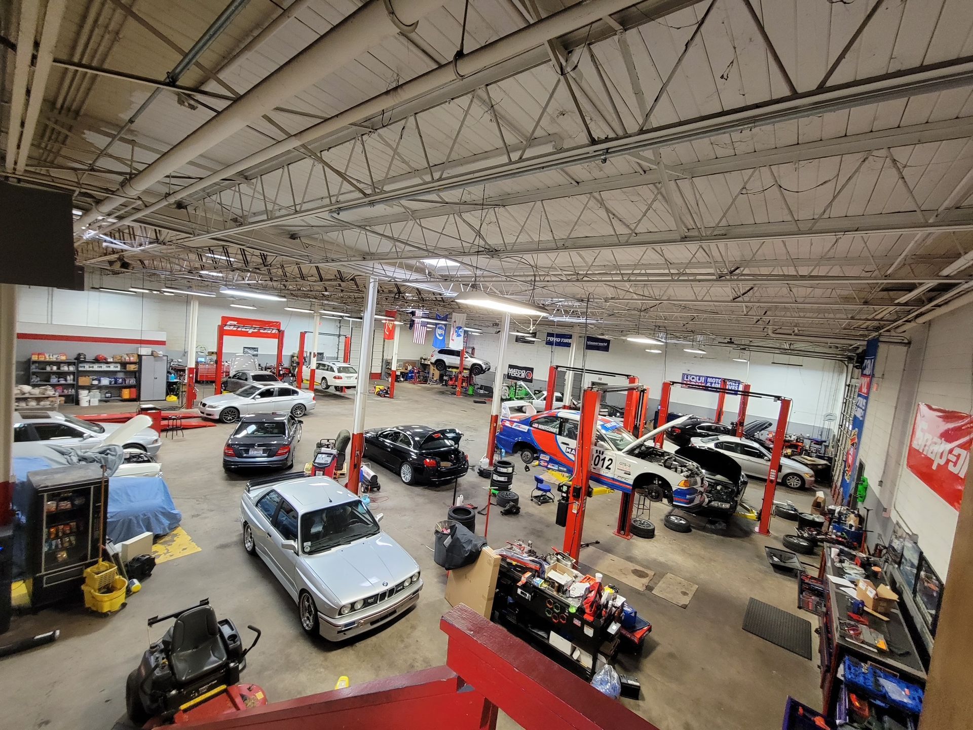 Background | Master Tech Auto Mechanics