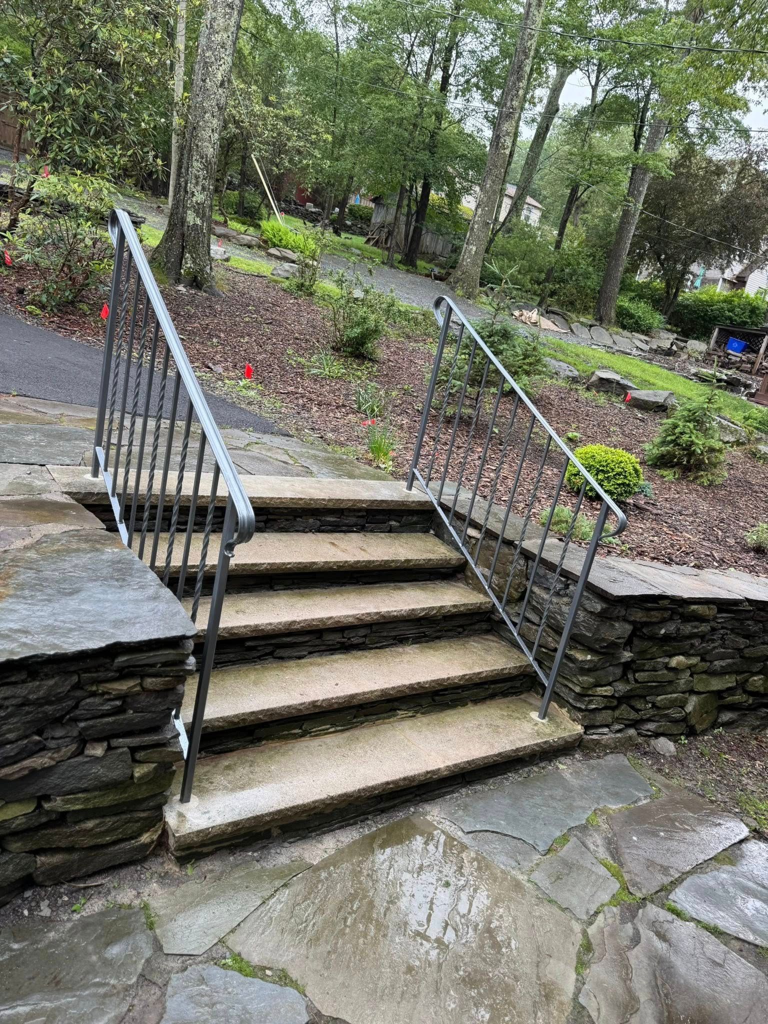 A wooden fence is sitting in the middle of a grassy field.