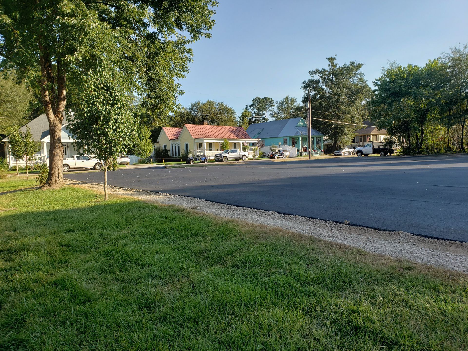 A row of houses are lined up on the side of a road.