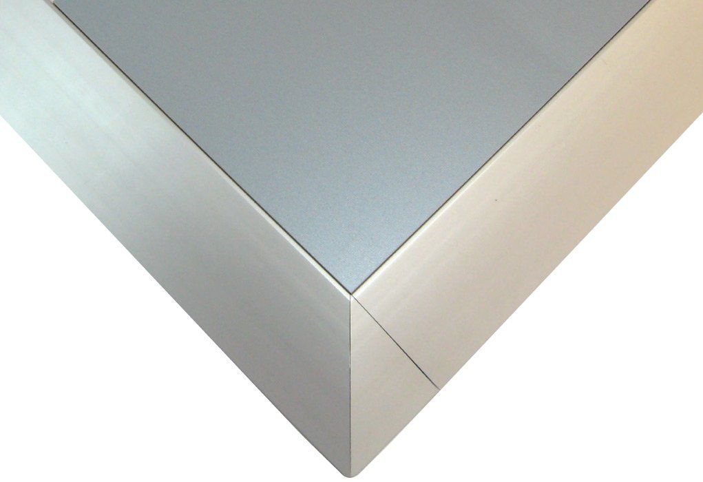 Aluminium perimeter edging for portable flooring and exhibition floors