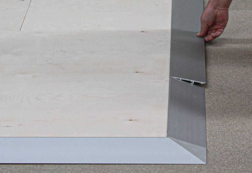 Aluminium sloping edges for portable flooring and exhibition floors