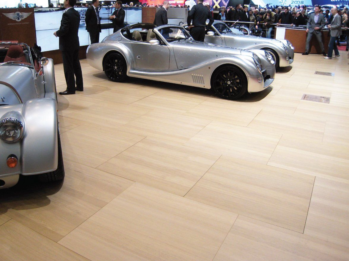 Oak flooring for vehicle exhibitions