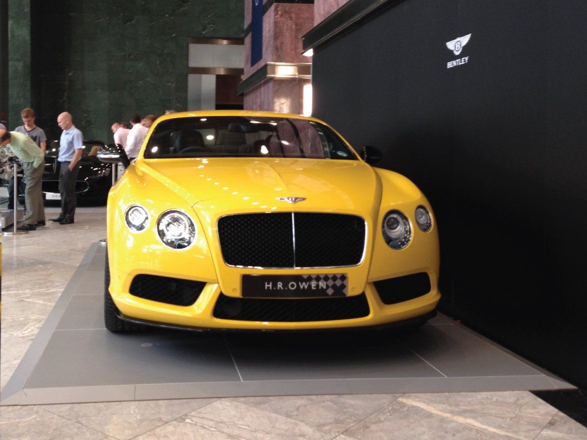 Flooring for displaying vehicles