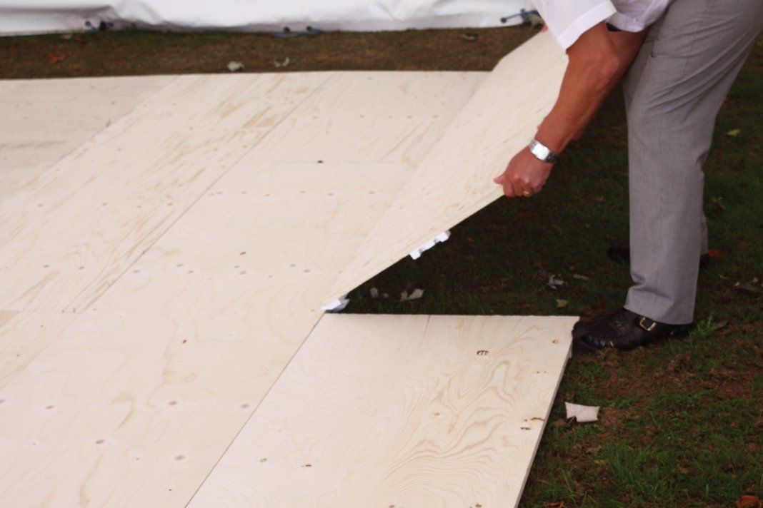portable marquee flooring that interlocks