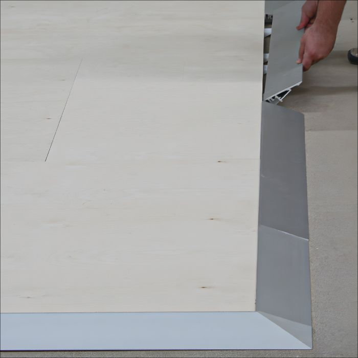 Aluminium sloping perimeter on an exhibition floor