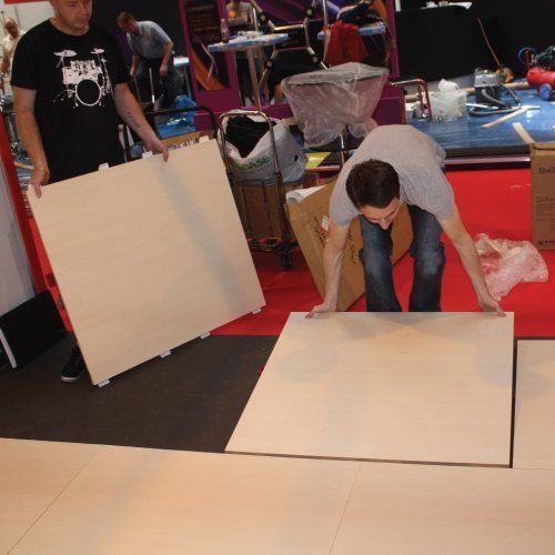 Interlocking floor panels for exhibitions