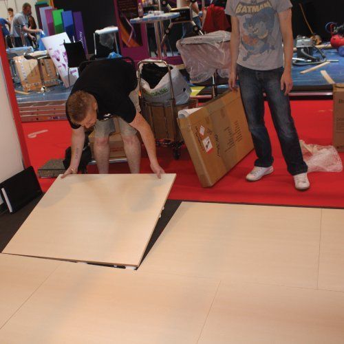 Interlocking wooden flooring panels for exhibitions
