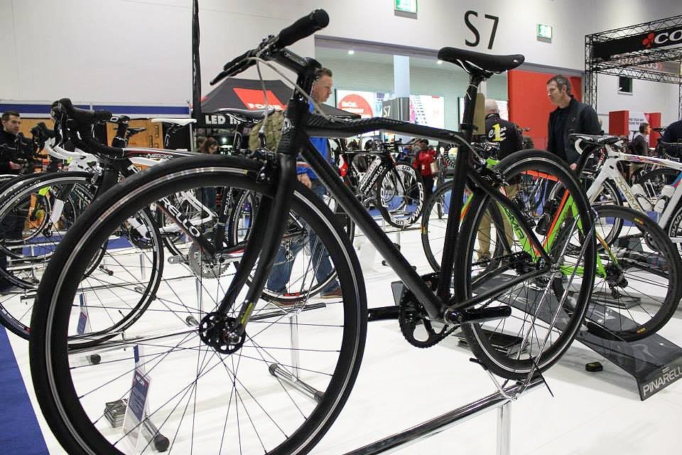 White Exhibition flooring tiles