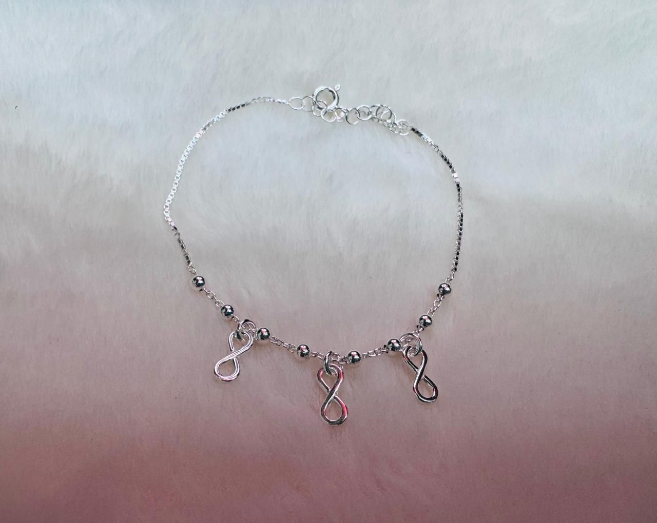 Pulsera Infinitos Con Bolitas 18 A 20Cm